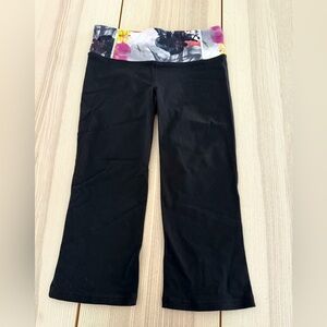 lululemon athletica high rise  Black Leggings Floral Waistband size 8